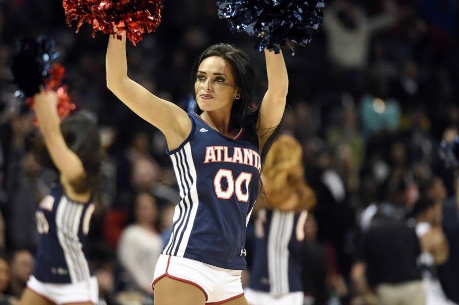Cheerleader nell’intervallo della gara fra Atlanta Hawks e Toronto Raptors (Reuters)